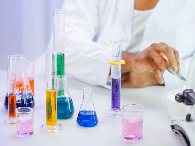 Mengidentifikasi Outlier dan Kesalahan Data pada Pengukuran Lab