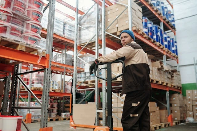 Sistem Pengendalian Persediaan Berbasis Warehouse Management
